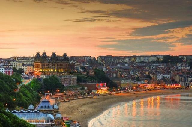 Lighthouse View, One Min From Harbour & Beach Leilighet Scarborough Eksteriør bilde